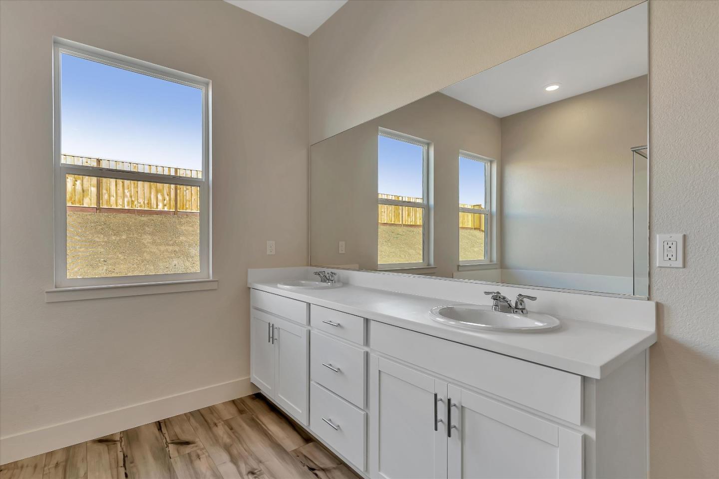 Detail Gallery Image 20 of 28 For 219 Luna Way, Hollister,  CA 95023 - 4 Beds | 2/1 Baths