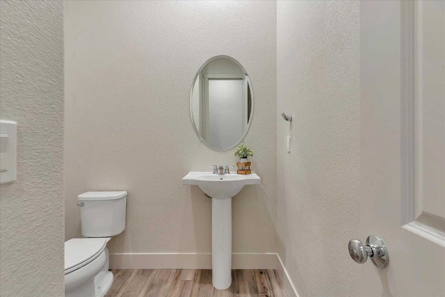 Detail Gallery Image 5 of 28 For 219 Luna Way, Hollister,  CA 95023 - 4 Beds | 2/1 Baths