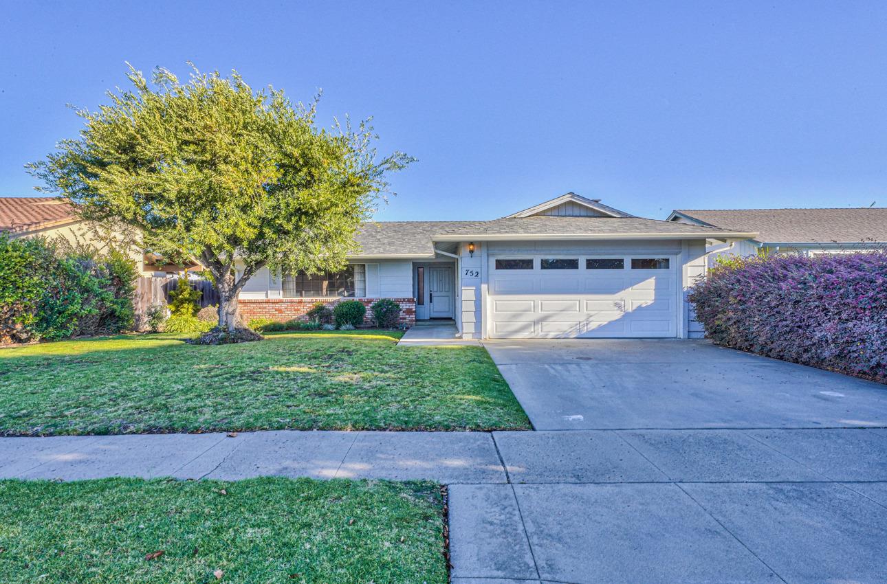 Detail Gallery Image 1 of 1 For 752 San Jacinto Dr, Salinas,  CA 93901 - 3 Beds | 2 Baths