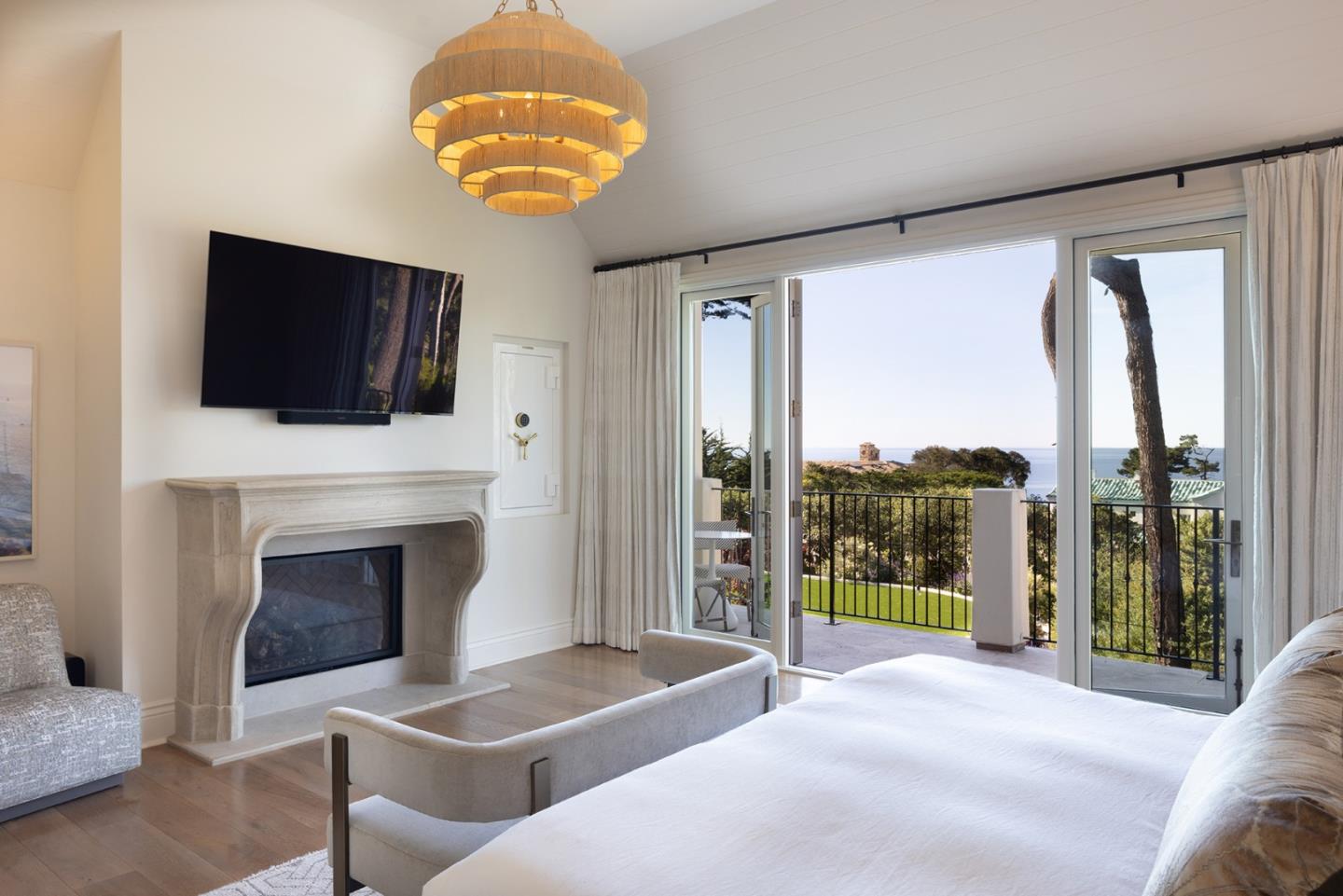 Detail Gallery Image 20 of 41 For 1544 Viscaino Rd, Pebble Beach,  CA 93953 - 5 Beds | 5/2 Baths