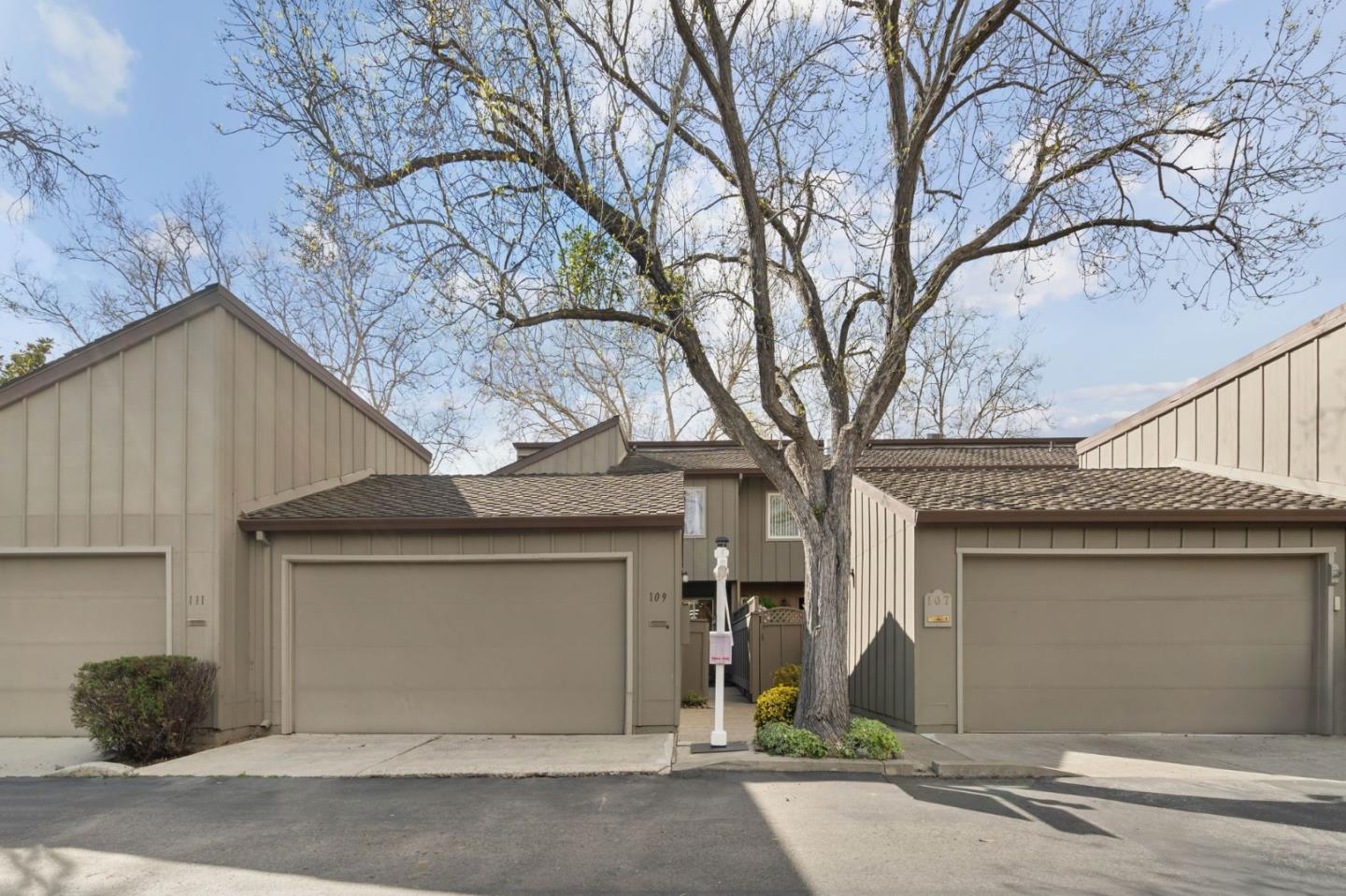 Detail Gallery Image 1 of 48 For 109 Walnut Hill Ct, Los Gatos,  CA 95032 - 4 Beds | 2/1 Baths