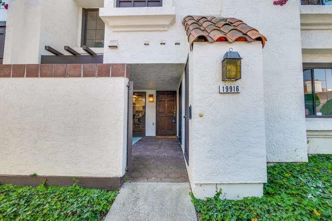 Detail Gallery Image 1 of 1 For 19916 Portal Plz, Cupertino,  CA 95014 - 2 Beds | 2/1 Baths