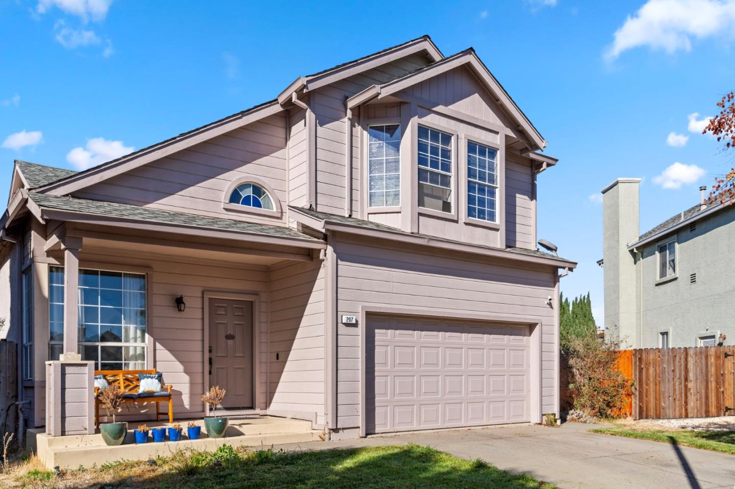 Photo of 207 Filbert Ct in Suisun City, CA