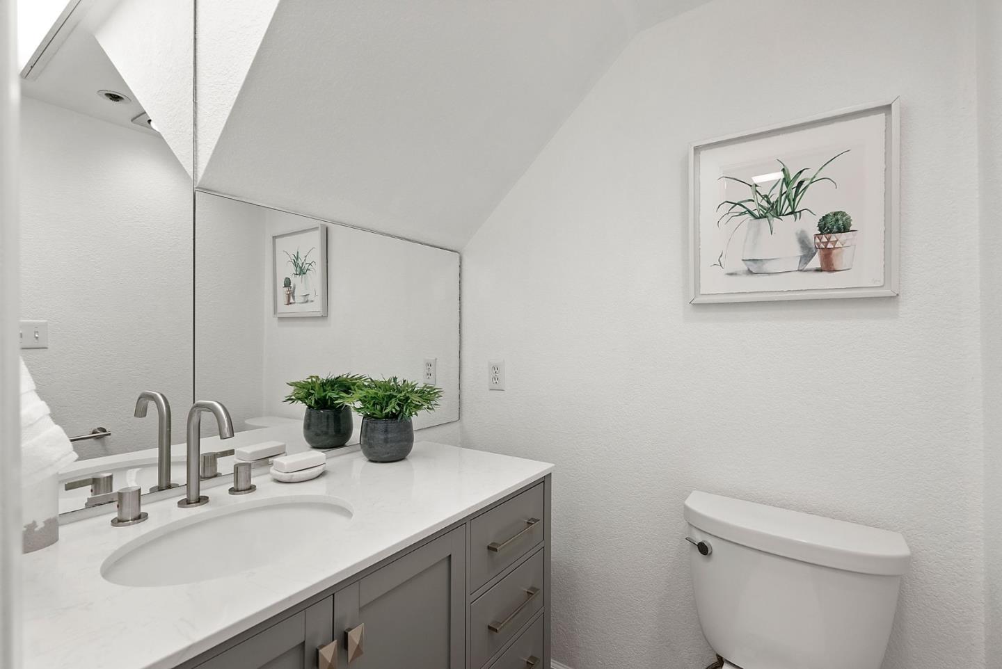 Detail Gallery Image 10 of 24 For 685 High St 2d,  Palo Alto,  CA 94301 - 2 Beds | 2/1 Baths