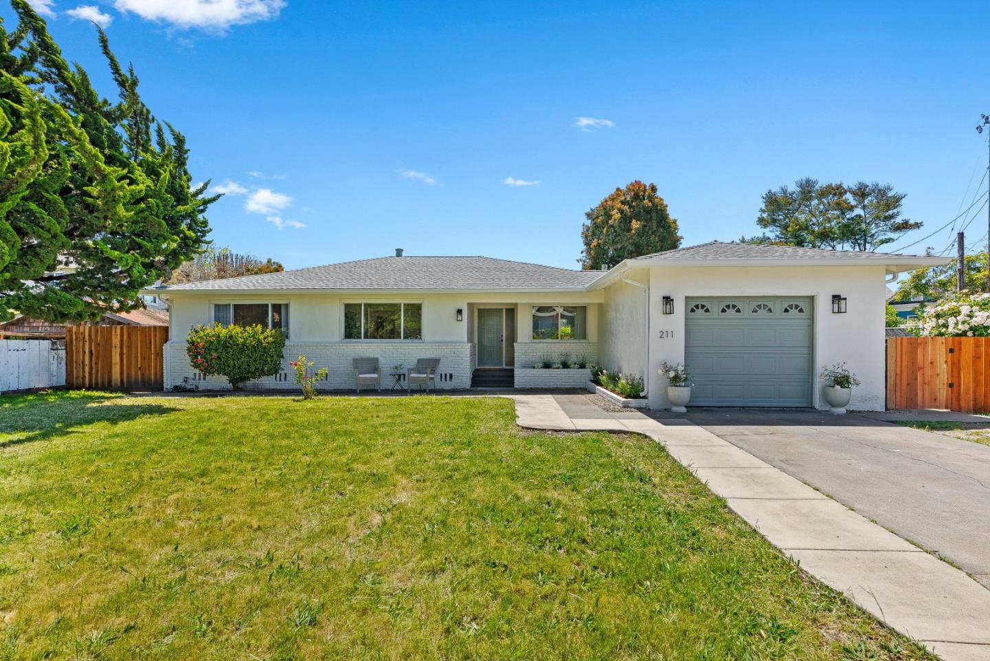 Detail Gallery Image 1 of 41 For 211 Pendegast Ave, Santa Cruz,  CA 95060 - 3 Beds | 1/1 Baths