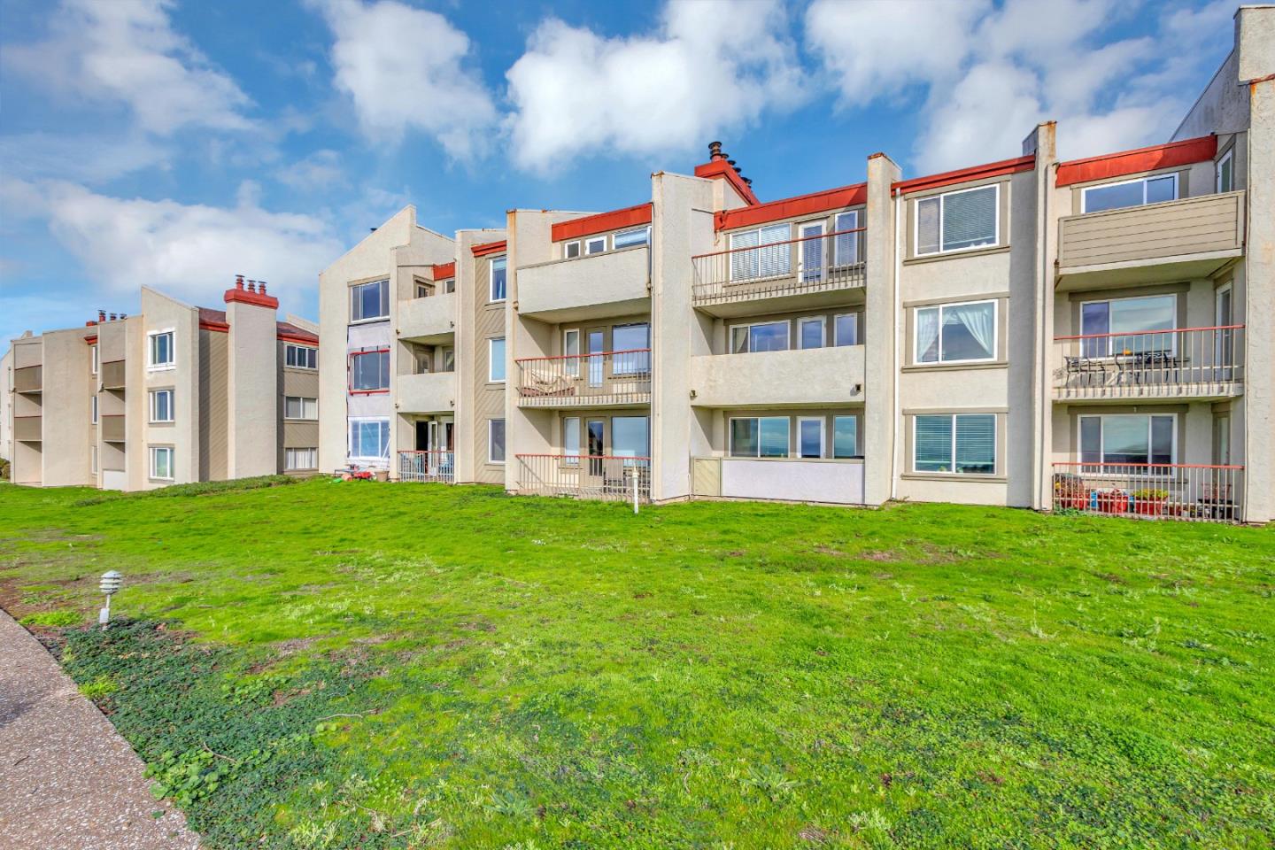 Detail Gallery Image 19 of 25 For 5015 Palmetto Ave #11,  Pacifica,  CA 94044 - 2 Beds | 2 Baths