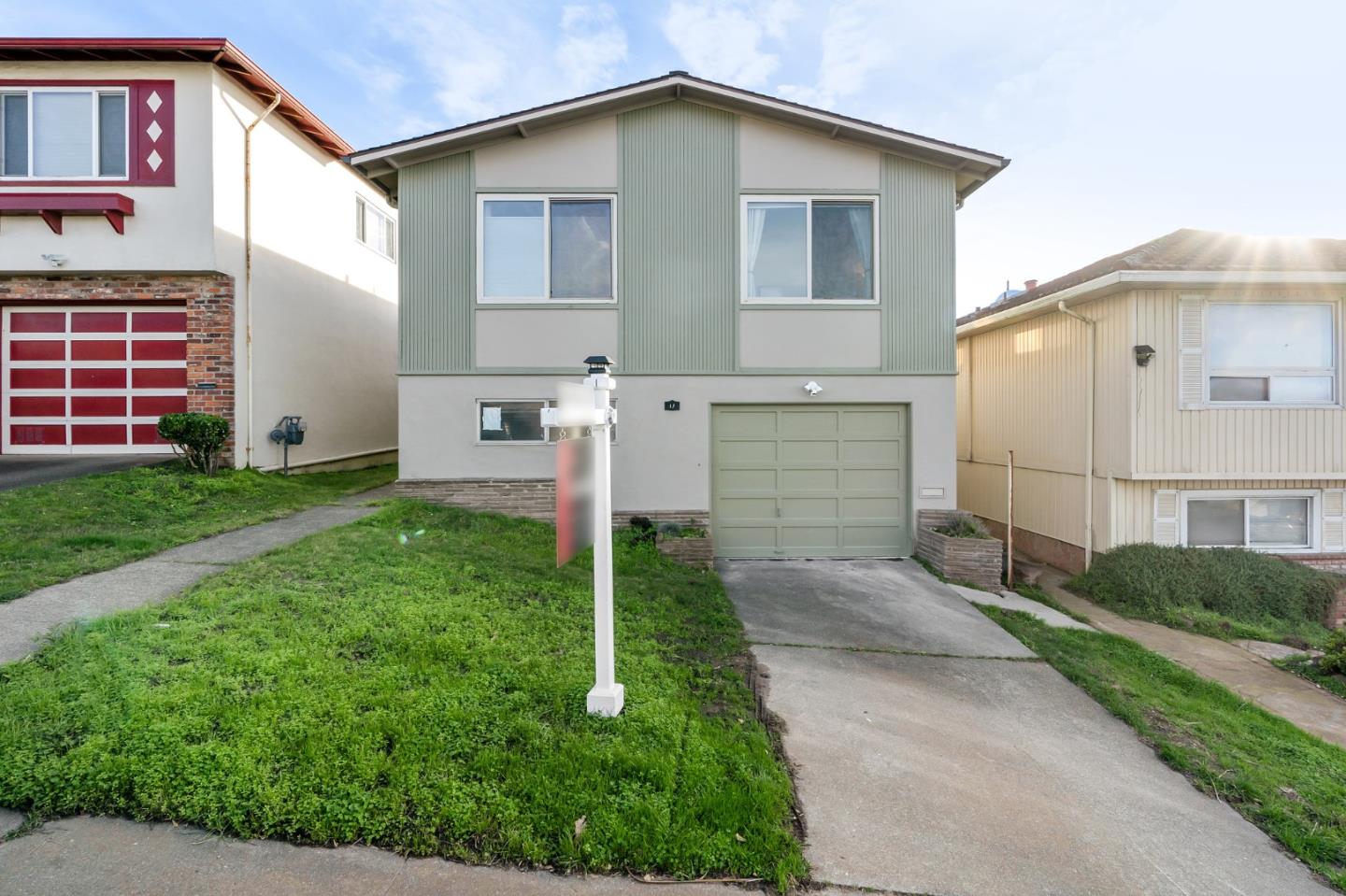 Photo of 17 Westline Dr in Daly City, CA