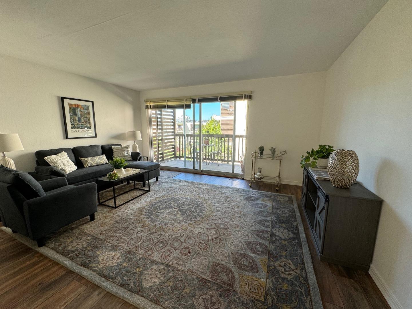 Detail Gallery Image 2 of 13 For 1455 Laguna St #2,  San Francisco,  CA 94115 - 1 Beds | 1 Baths
