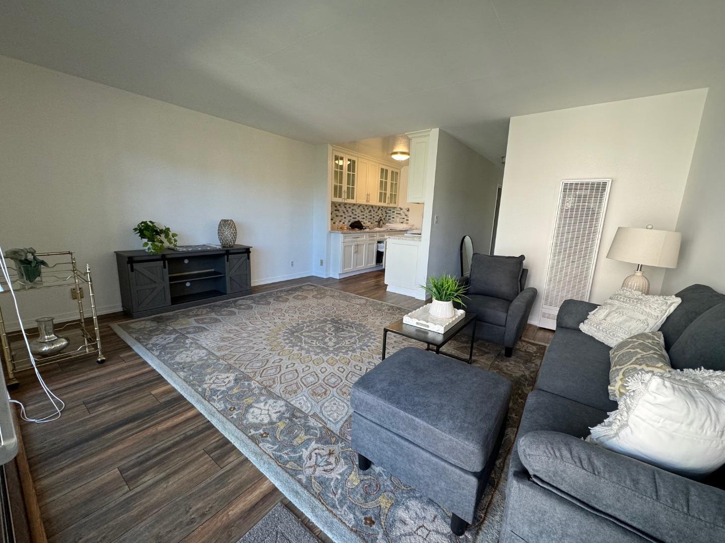 Detail Gallery Image 3 of 13 For 1455 Laguna St #2,  San Francisco,  CA 94115 - 1 Beds | 1 Baths