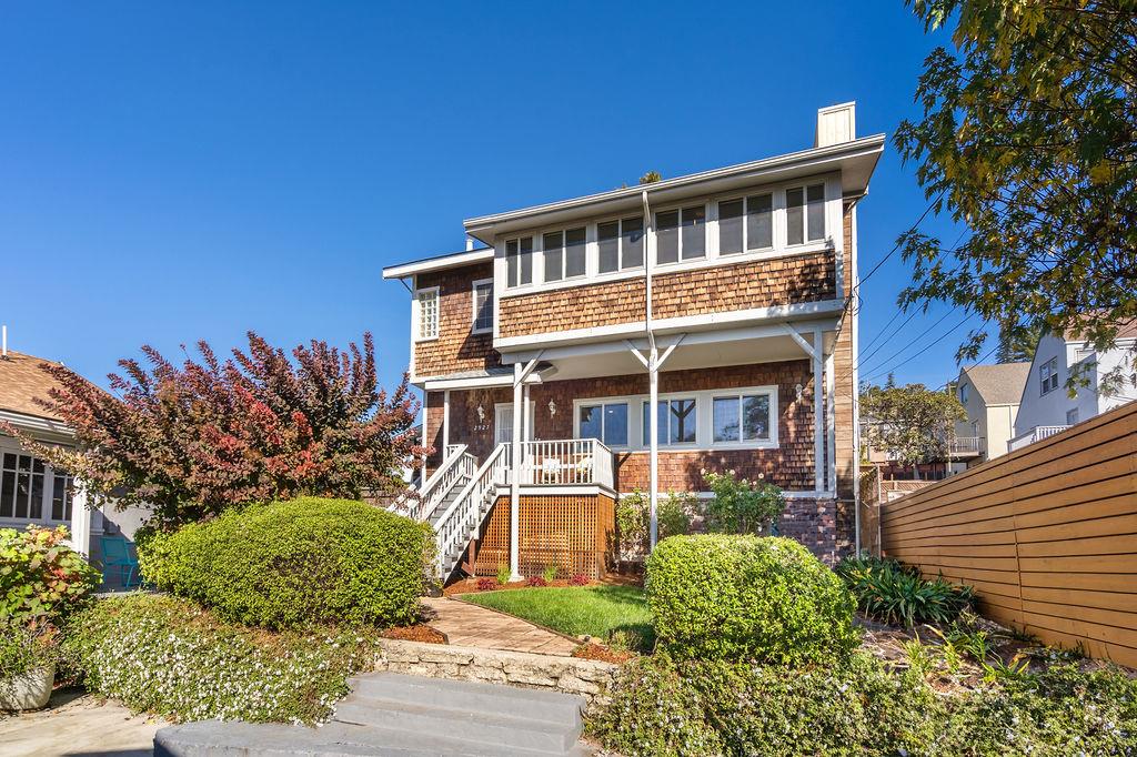 Photo of 2927 75th Ave in Oakland, CA