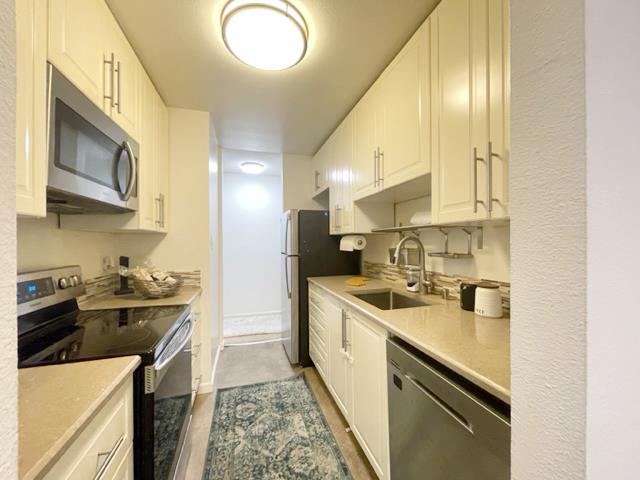 Detail Gallery Image 7 of 36 For 3244 Shelter Creek Ln, San Bruno,  CA 94066 - 2 Beds | 2 Baths
