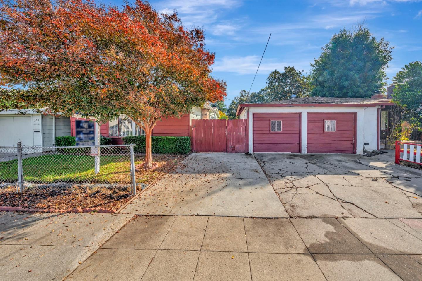 Detail Gallery Image 1 of 30 For 243 Poplar Ave, Redwood City,  CA 94061 - 2 Beds | 1/1 Baths