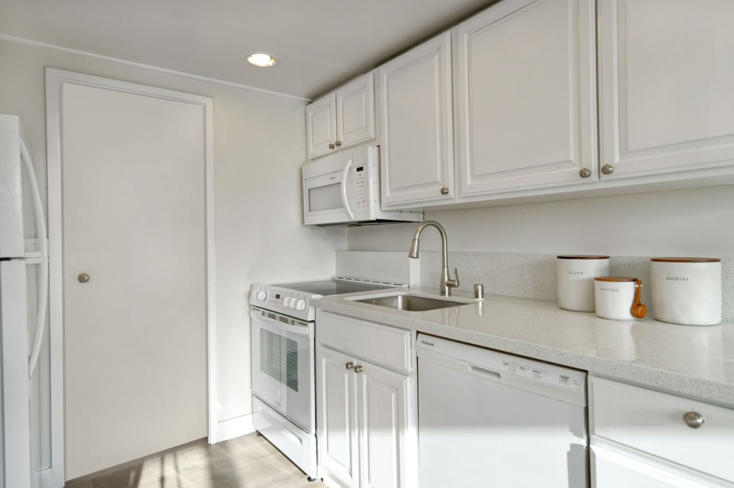 Detail Gallery Image 11 of 24 For 101 Alma St #907,  Palo Alto,  CA 94301 - 3 Beds | 2 Baths