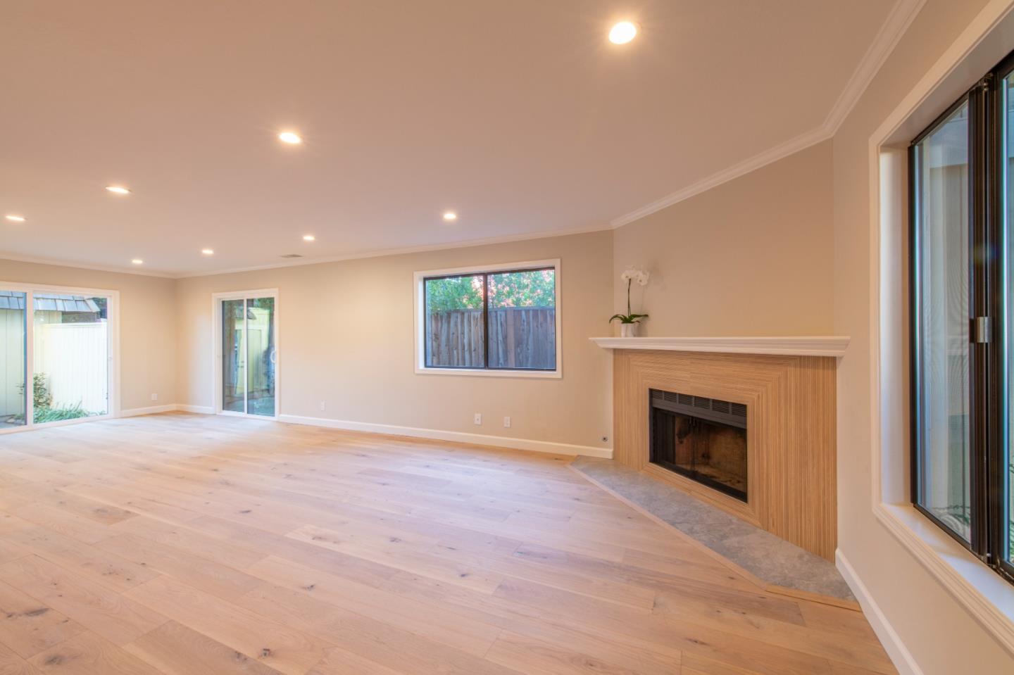 Detail Gallery Image 1 of 1 For 807 Curtis St, Menlo Park,  CA 94025 - 3 Beds | 2/1 Baths