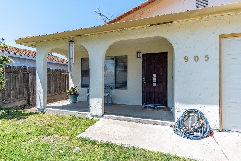 905 Hacienda, Manteca, CA 95336