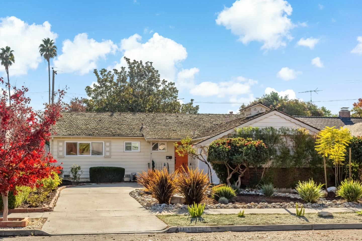 Detail Gallery Image 1 of 1 For 3304 Lindenoaks Dr, San Jose,  CA 95117 - 3 Beds | 2 Baths