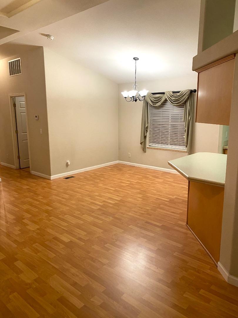 Detail Gallery Image 5 of 22 For 575 San Pedro Ave #10,  Morgan Hill,  CA 95037 - 3 Beds | 2 Baths
