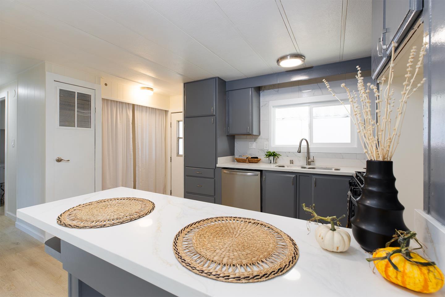 Detail Gallery Image 9 of 19 For 1040 38th Ave #8,  Santa Cruz,  CA 95062 - 2 Beds | 2 Baths