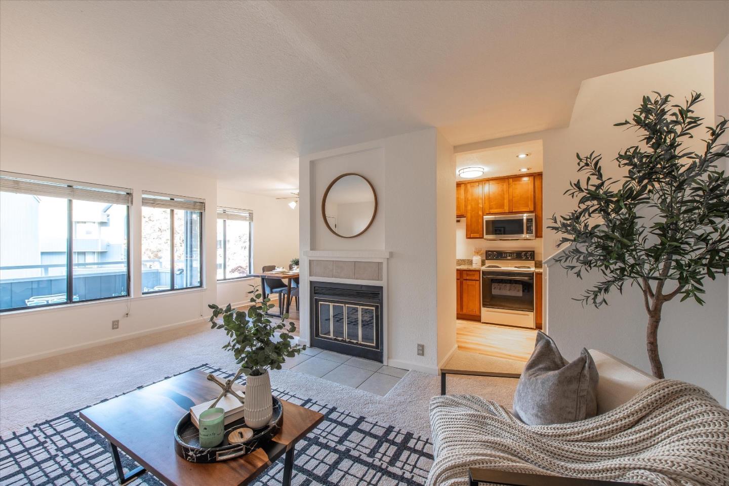 Detail Gallery Image 1 of 1 For 934 La Barbera Dr, San Jose,  CA 95126 - 2 Beds | 2 Baths