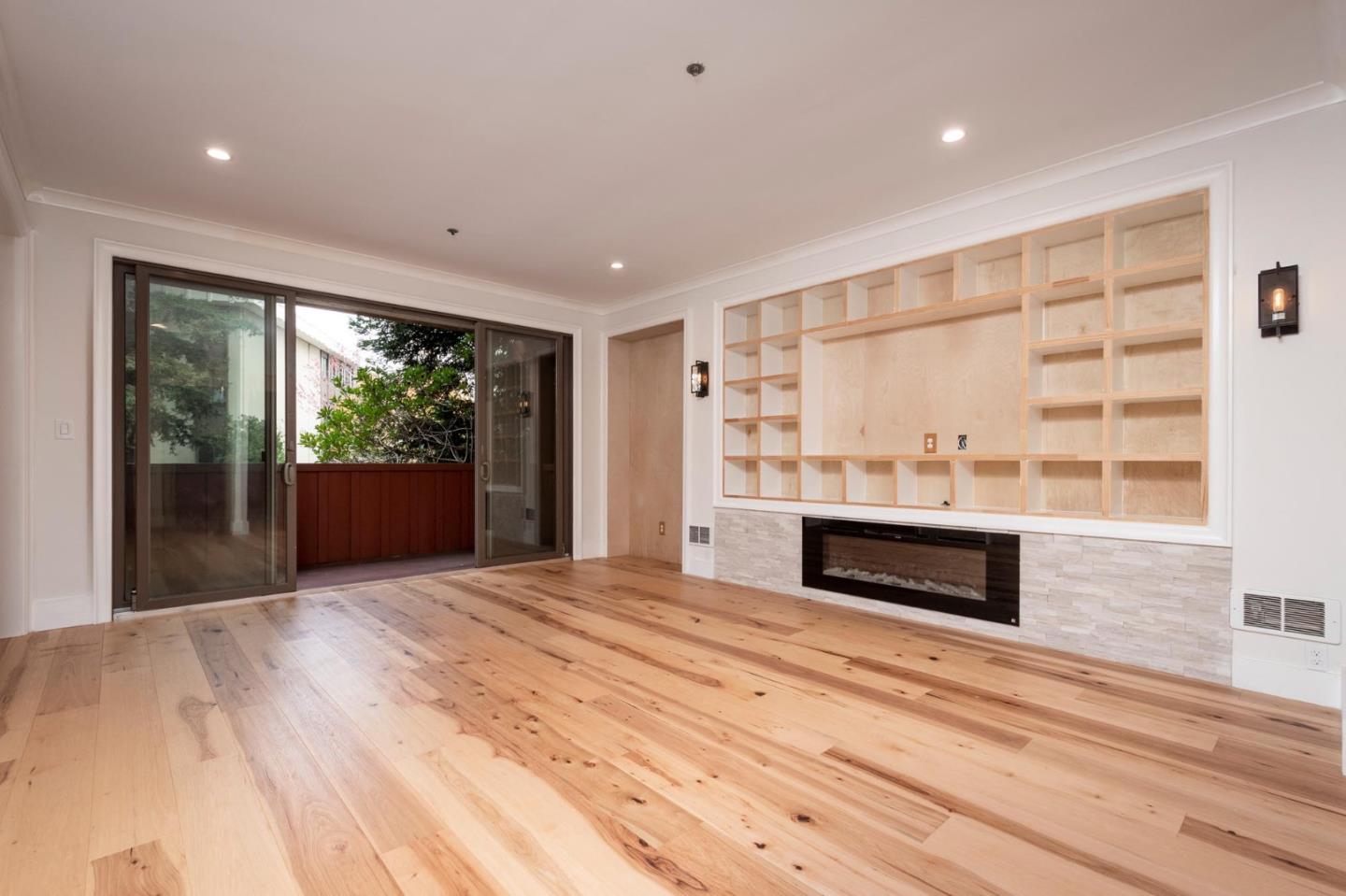 Detail Gallery Image 7 of 20 For 1435 Bellevue Ave #102,  Burlingame,  CA 94010 - 3 Beds | 2 Baths