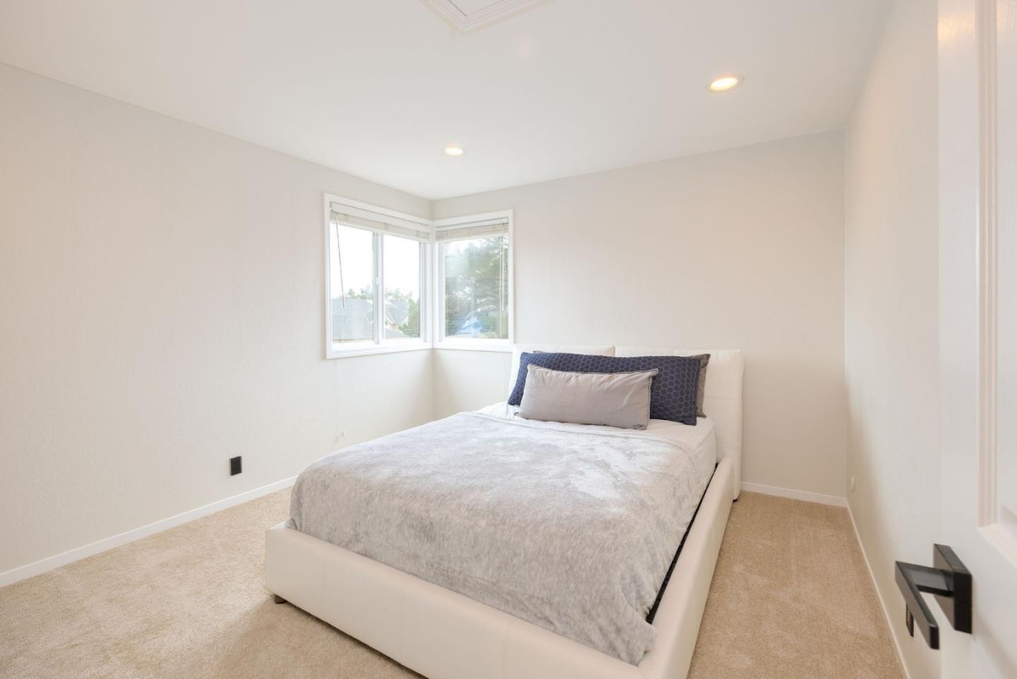 Detail Gallery Image 27 of 51 For 447 Burning Tree Ct, Half Moon Bay,  CA 94019 - 3 Beds | 2/1 Baths