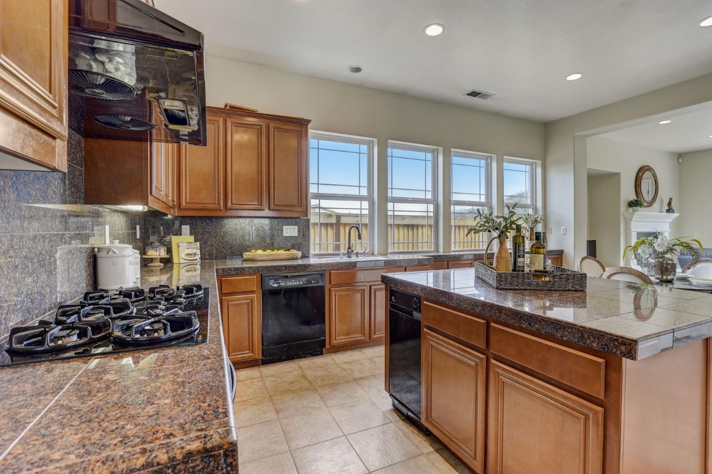 Detail Gallery Image 18 of 47 For 7443 Hoylake Ct, Gilroy,  CA 95020 - 4 Beds | 3/1 Baths