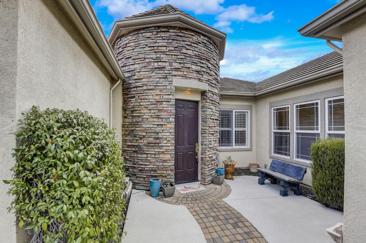Detail Gallery Image 5 of 47 For 7443 Hoylake Ct, Gilroy,  CA 95020 - 4 Beds | 3/1 Baths