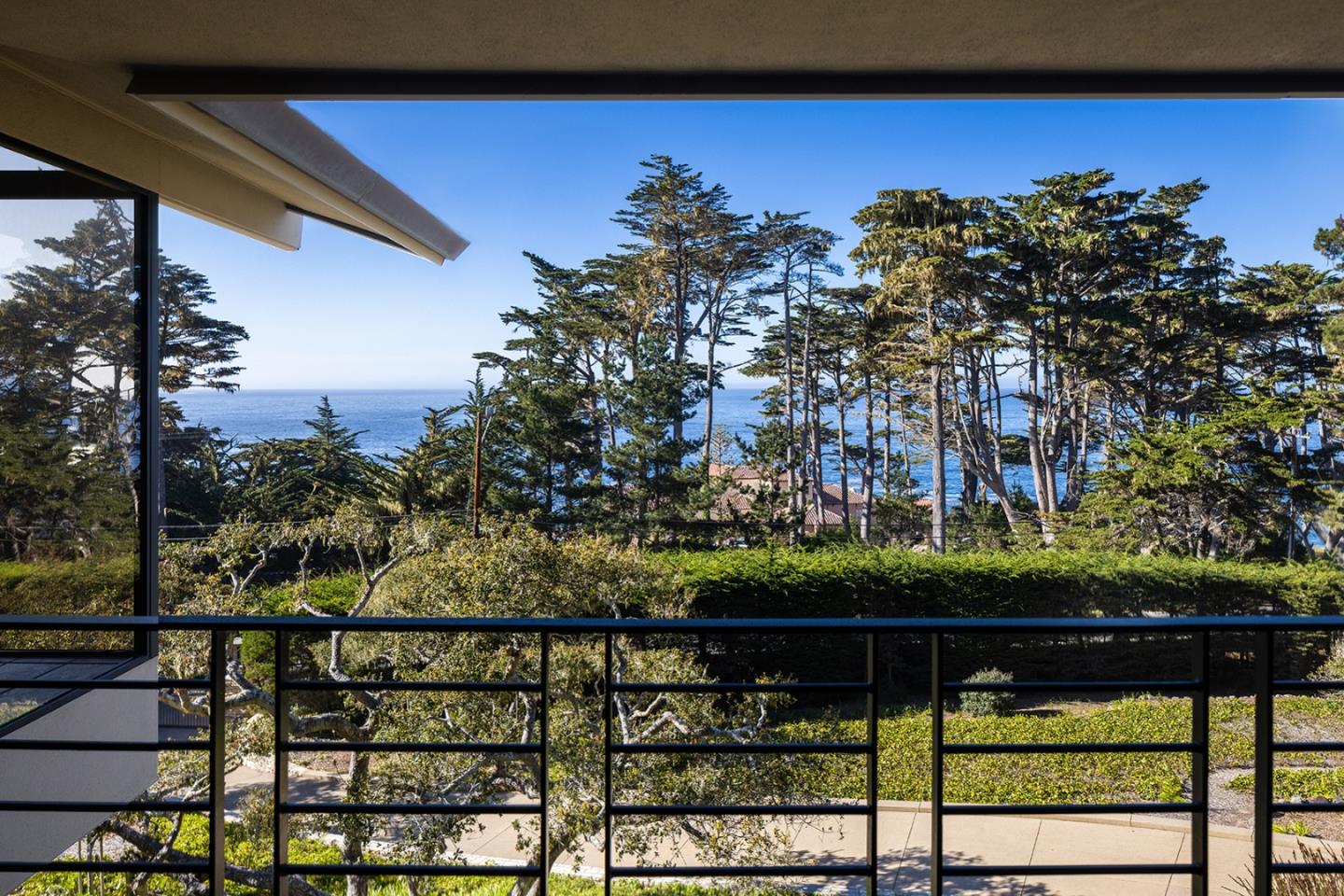 Detail Gallery Image 11 of 12 For 3249 17 Mile Dr, Pebble Beach,  CA 93953 - 4 Beds | 4/2 Baths