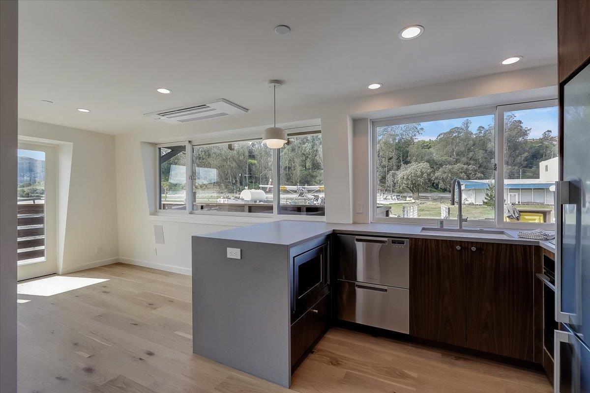 Detail Gallery Image 6 of 52 For 11 Commodore Marina a,  Mill Valley,  CA 94941 - 1 Beds | 1 Baths