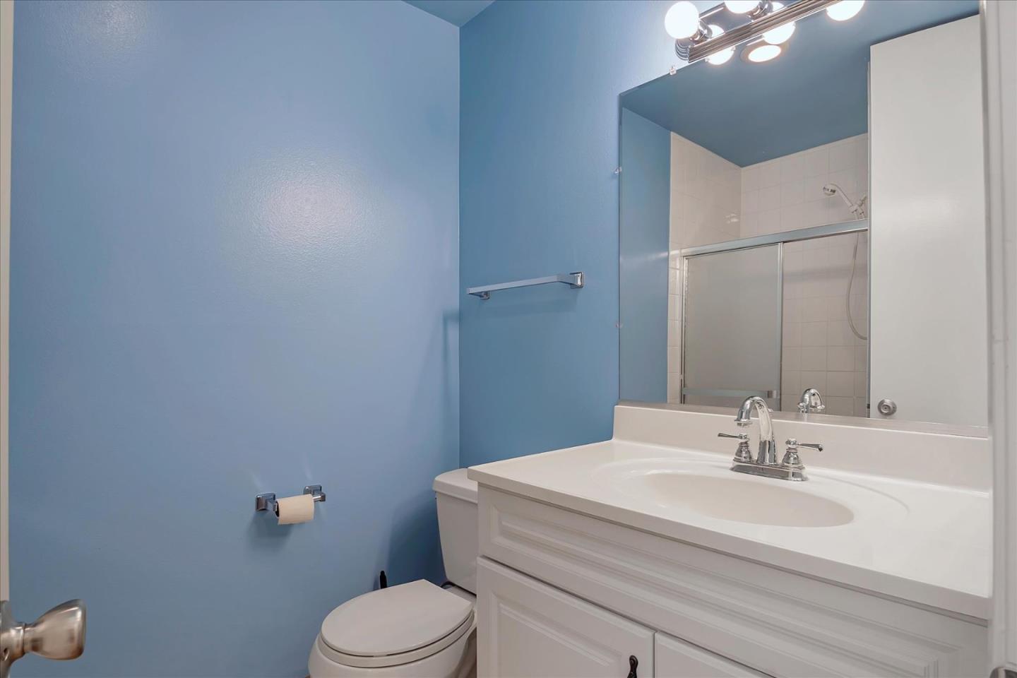 Detail Gallery Image 17 of 43 For 5950 Canterbury Dr #C215,  Culver City,  CA 90230 - 3 Beds | 2 Baths