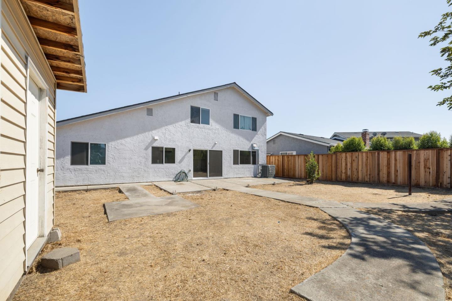 Detail Gallery Image 4 of 37 For 5712 Harwell Ct, San Jose,  CA 95138 - 4 Beds | 2/1 Baths