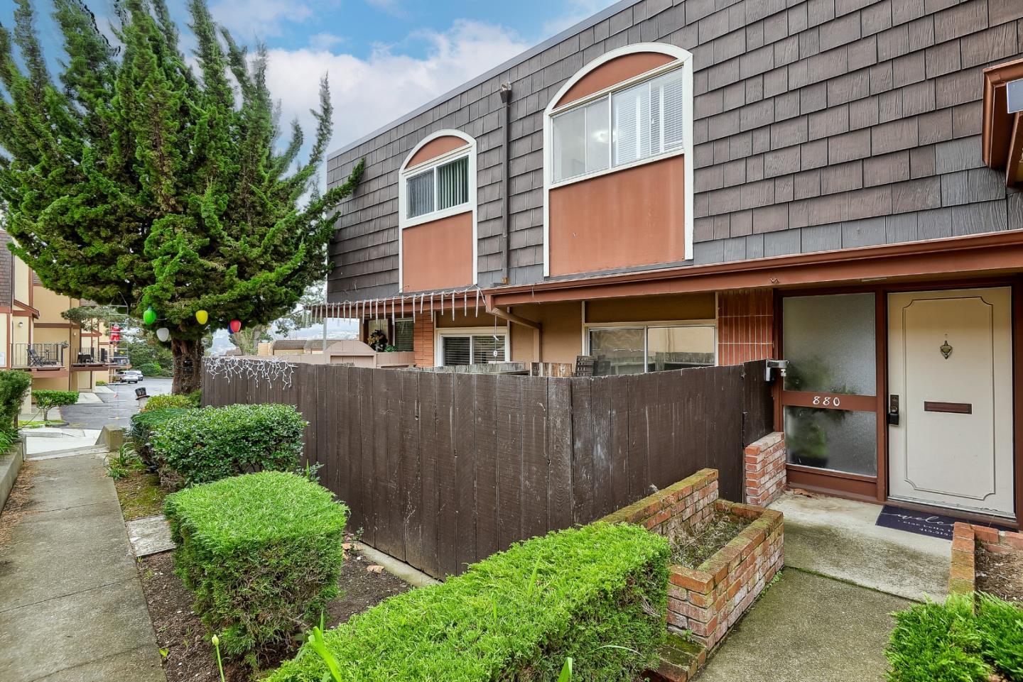 Detail Gallery Image 1 of 1 For 880 Ridge Ct, South San Francisco,  CA 94080 - 2 Beds | 1/1 Baths