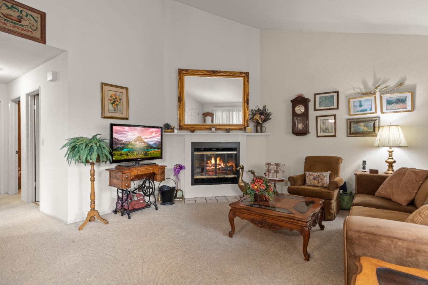 Detail Gallery Image 1 of 22 For 30 W San Joaquin St #2,  Salinas,  CA 93901 - 2 Beds | 1 Baths