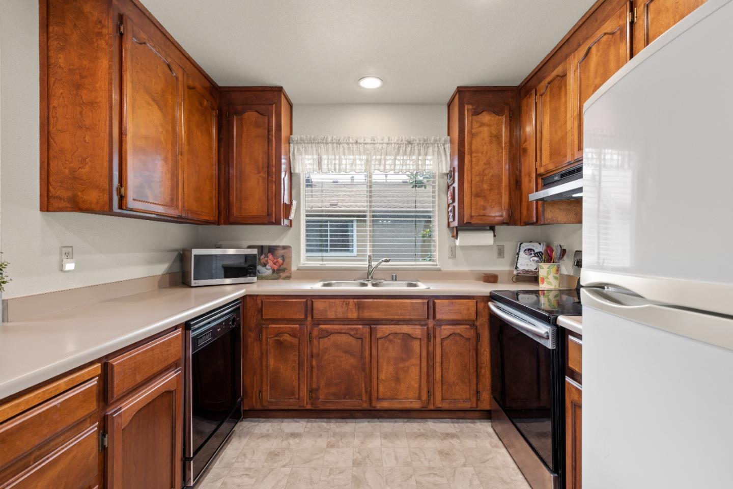 Detail Gallery Image 9 of 22 For 30 W San Joaquin St #2,  Salinas,  CA 93901 - 2 Beds | 1 Baths