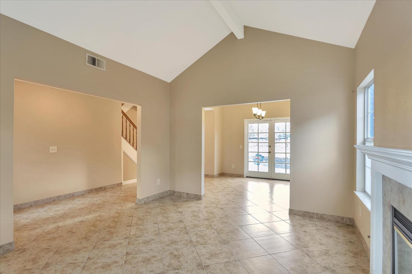 Detail Gallery Image 10 of 59 For 11 New Britain Cir, Salinas,  CA 93906 - 4 Beds | 2/1 Baths