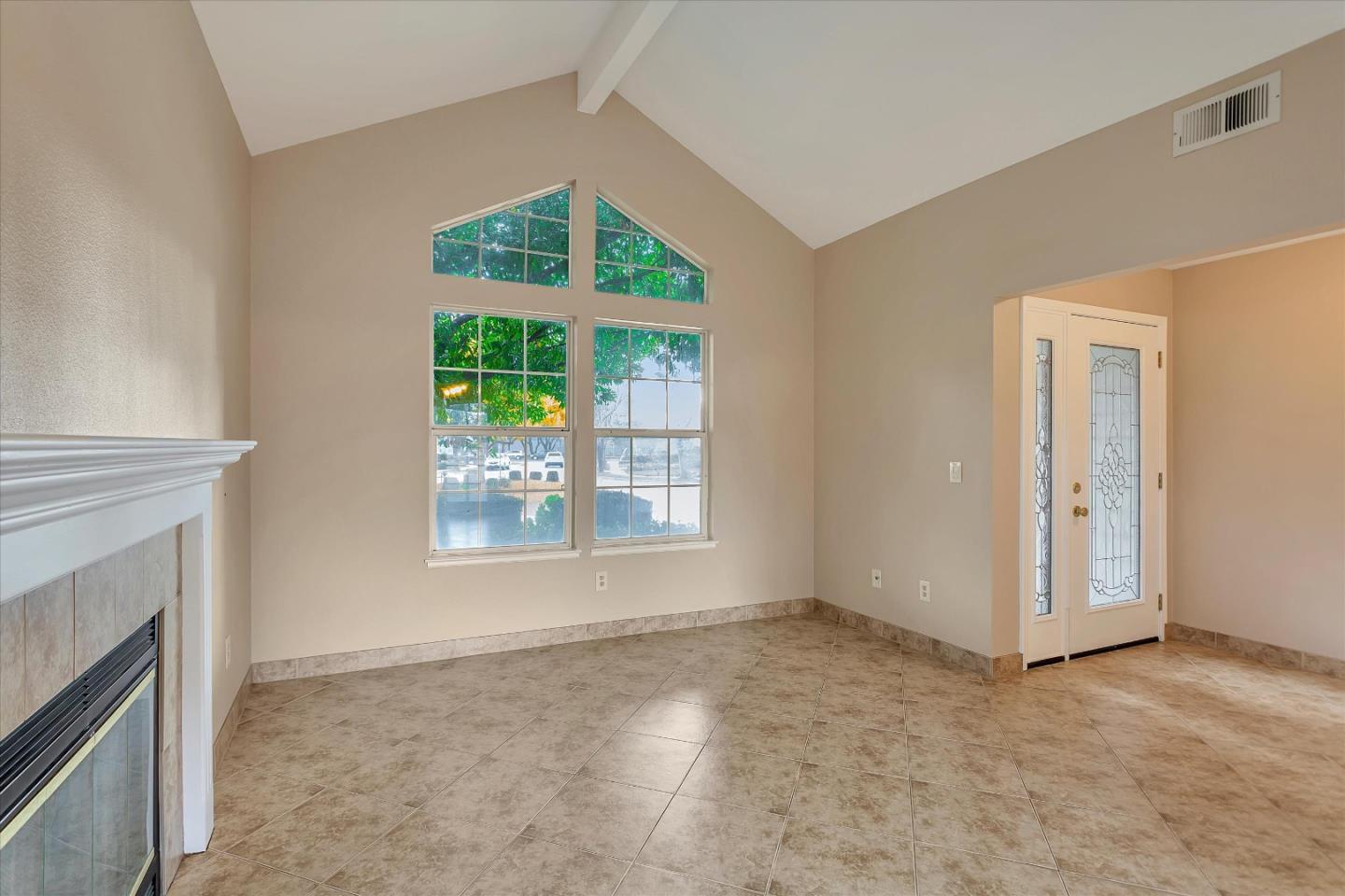 Detail Gallery Image 11 of 59 For 11 New Britain Cir, Salinas,  CA 93906 - 4 Beds | 2/1 Baths