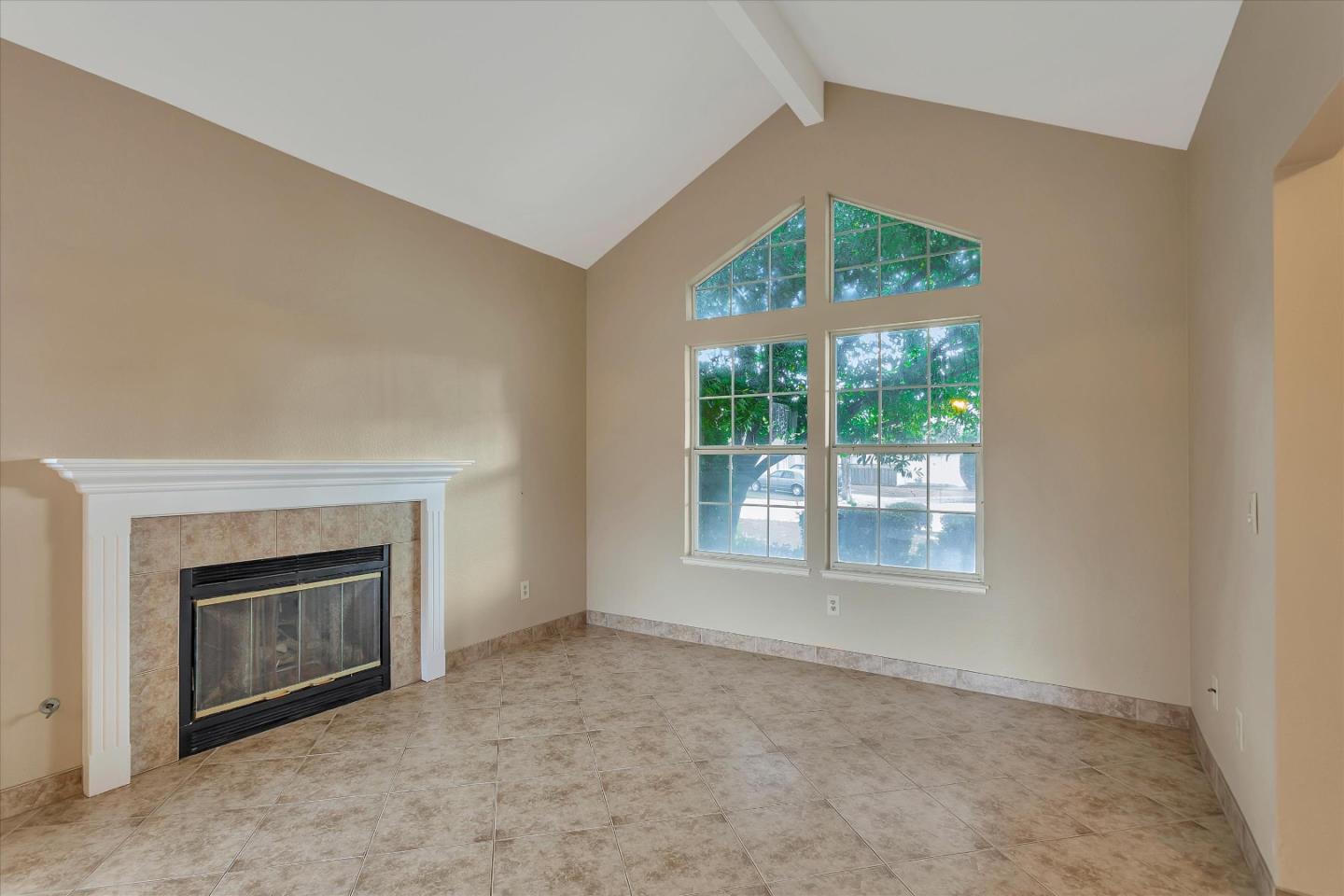 Detail Gallery Image 12 of 59 For 11 New Britain Cir, Salinas,  CA 93906 - 4 Beds | 2/1 Baths