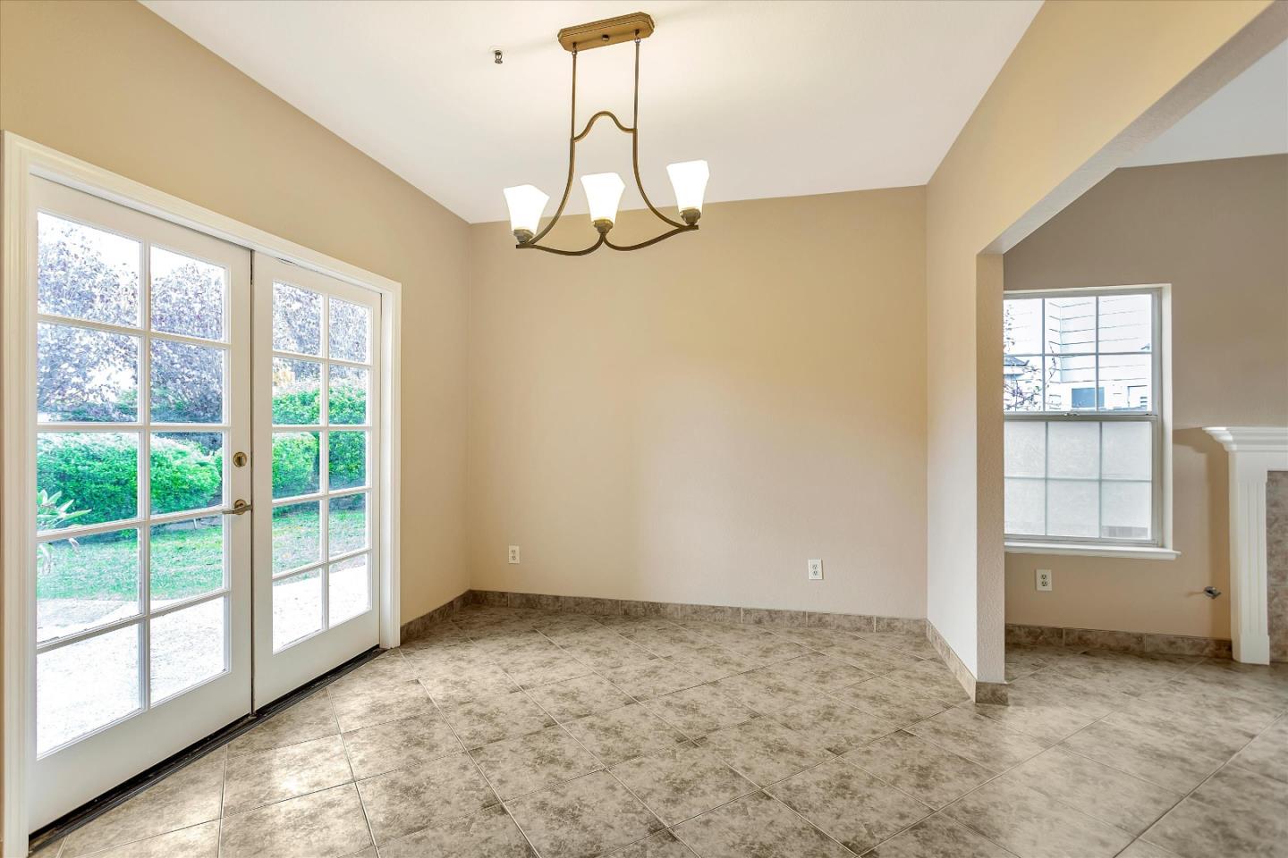 Detail Gallery Image 13 of 59 For 11 New Britain Cir, Salinas,  CA 93906 - 4 Beds | 2/1 Baths