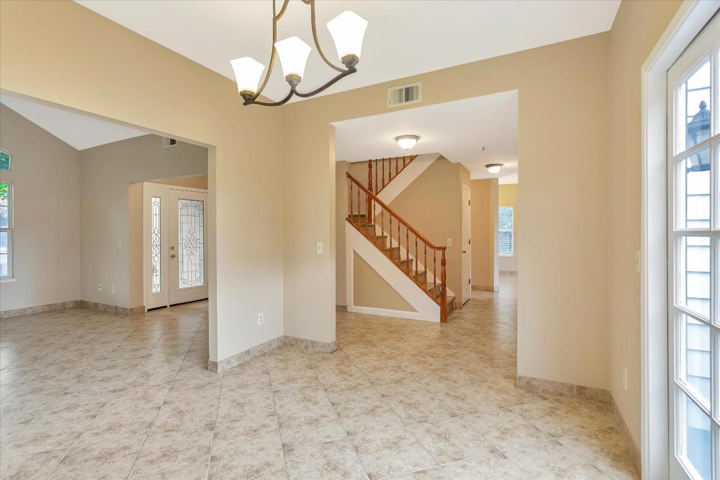 Detail Gallery Image 15 of 59 For 11 New Britain Cir, Salinas,  CA 93906 - 4 Beds | 2/1 Baths