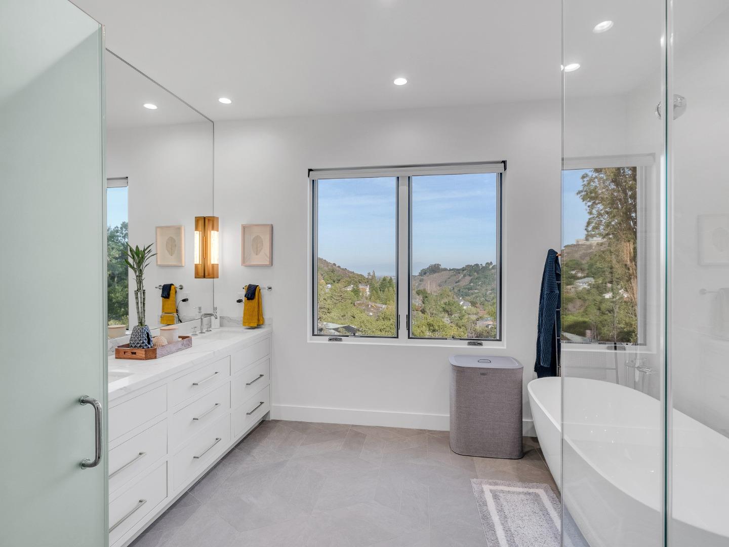 Detail Gallery Image 74 of 90 For 60 Glengarry Way, Hillsborough,  CA 94010 - 5 Beds | 5/2 Baths