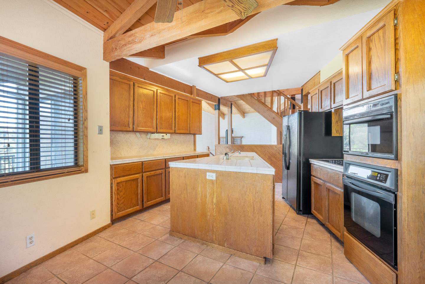 Detail Gallery Image 34 of 39 For 16955 Oakridge Ln, Morgan Hill,  CA 95037 - 3 Beds | 3/1 Baths