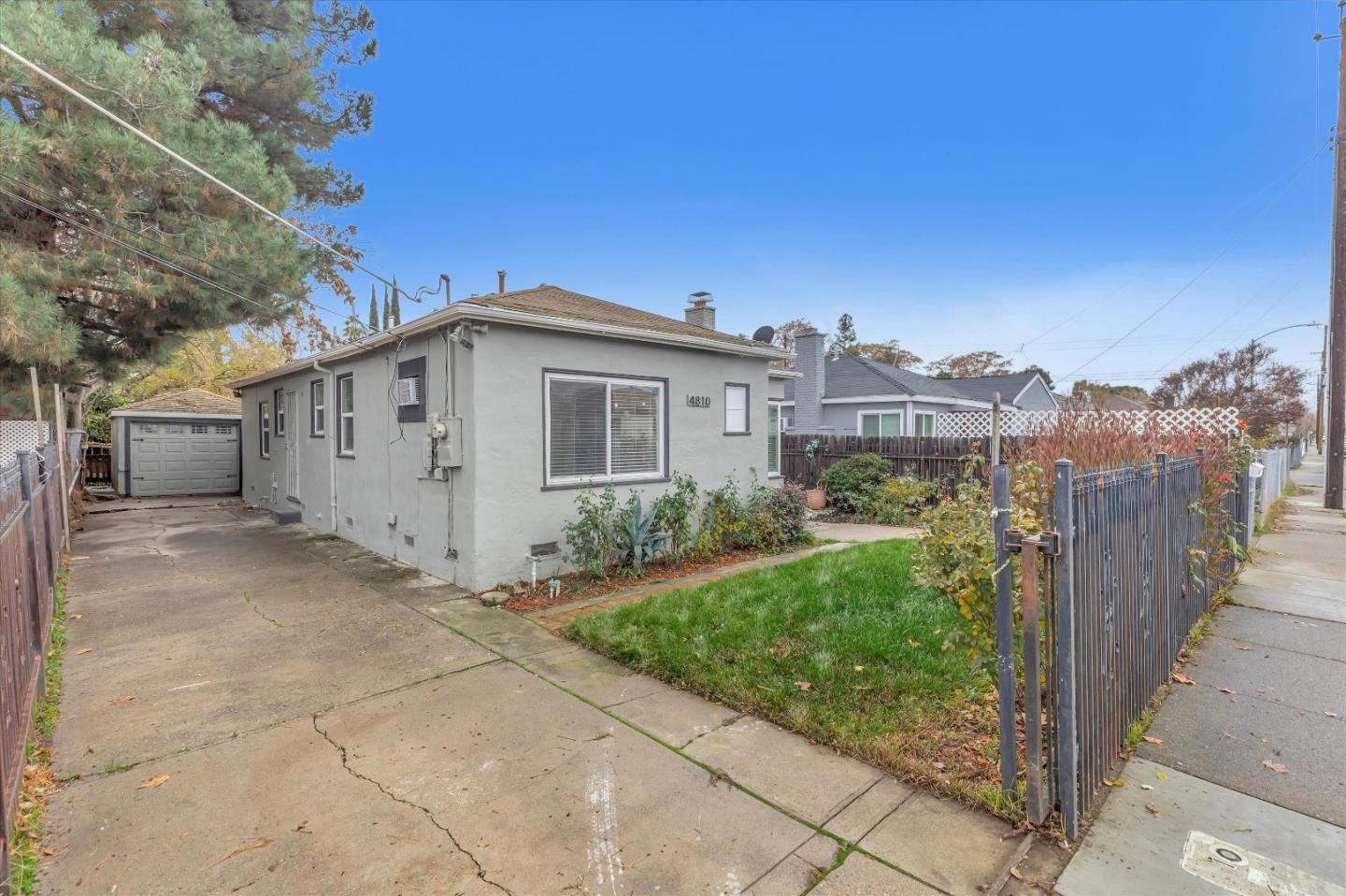 4810 Roosevelt Ave, Sacramento, CA 95820