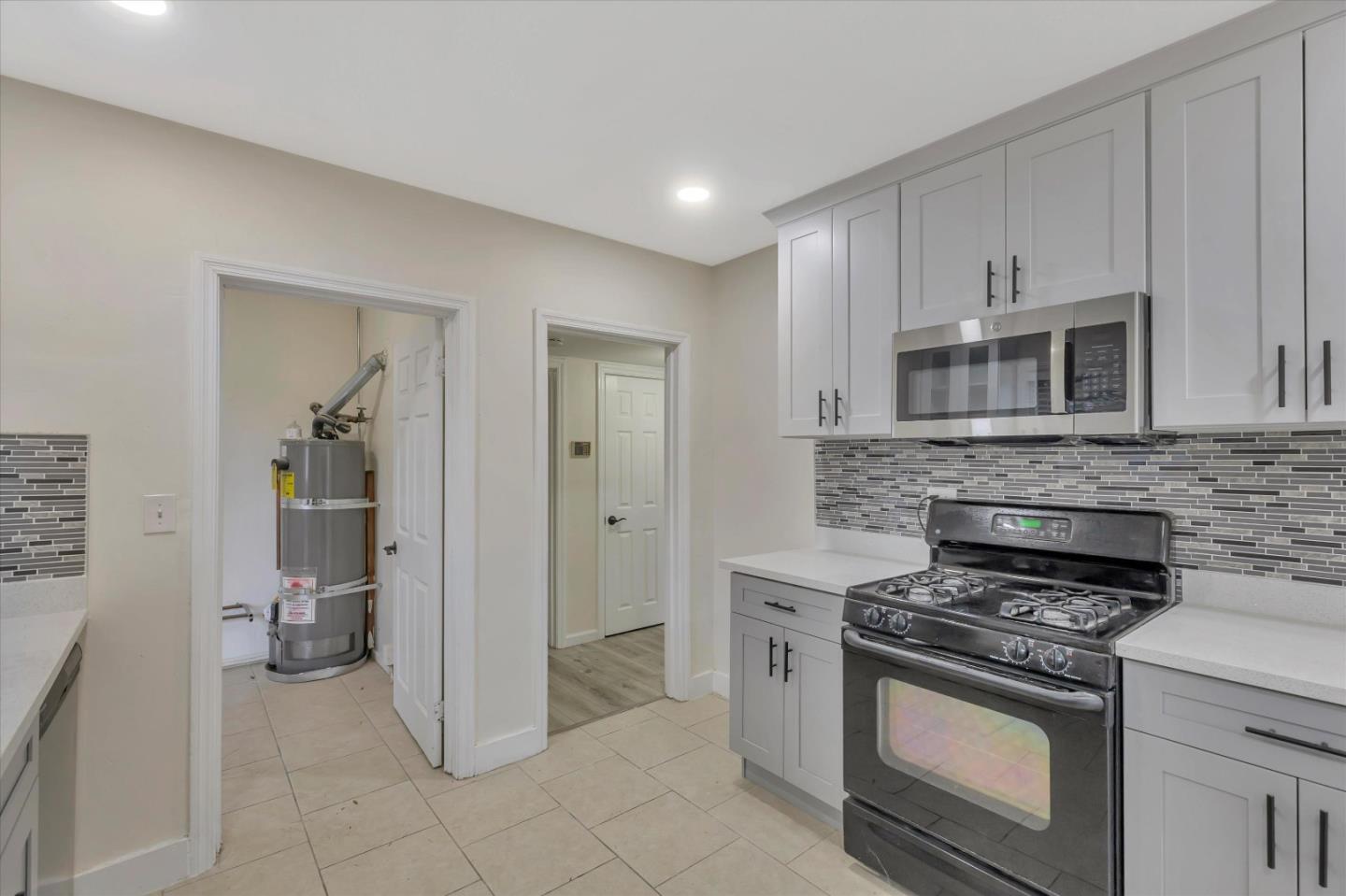 Detail Gallery Image 21 of 45 For 4810 Roosevelt Ave, Sacramento,  CA 95820 - 3 Beds | 2 Baths