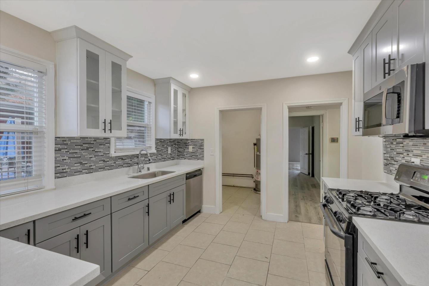 Detail Gallery Image 24 of 45 For 4810 Roosevelt Ave, Sacramento,  CA 95820 - 3 Beds | 2 Baths