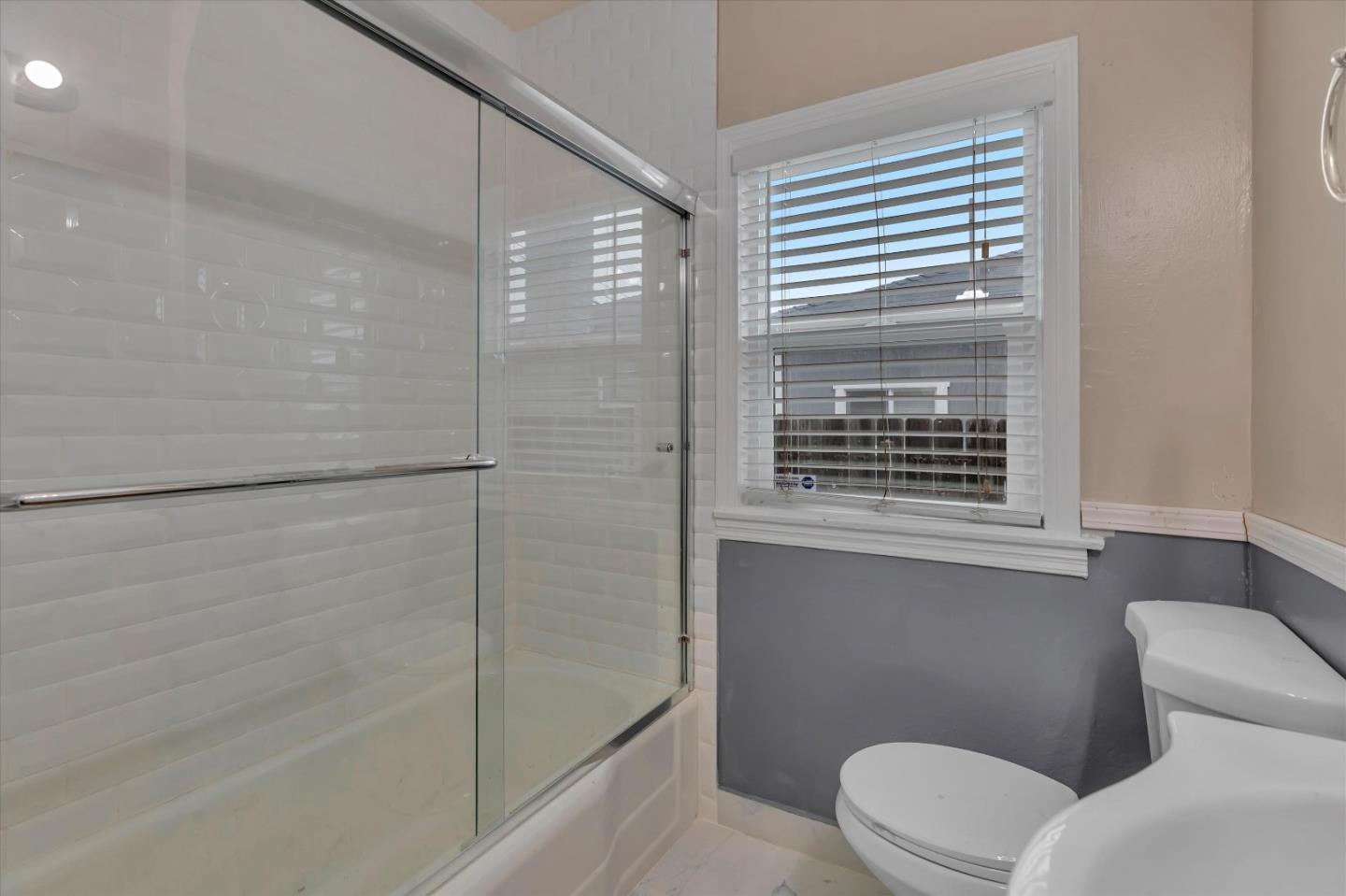Detail Gallery Image 39 of 45 For 4810 Roosevelt Ave, Sacramento,  CA 95820 - 3 Beds | 2 Baths