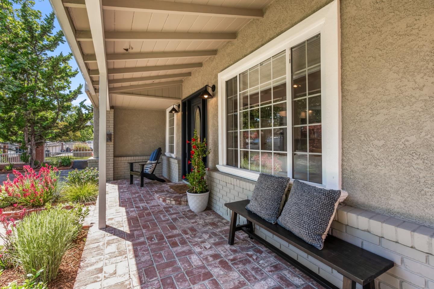 Detail Gallery Image 3 of 42 For 3241 Hoover St, Redwood City,  CA 94063 - 3 Beds | 2/1 Baths