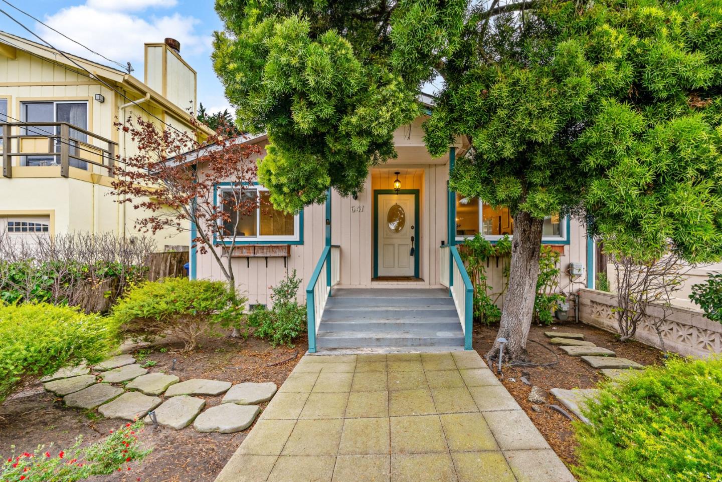 Detail Gallery Image 1 of 1 For 641 Lily St, Monterey,  CA 93940 - 2 Beds | 1 Baths