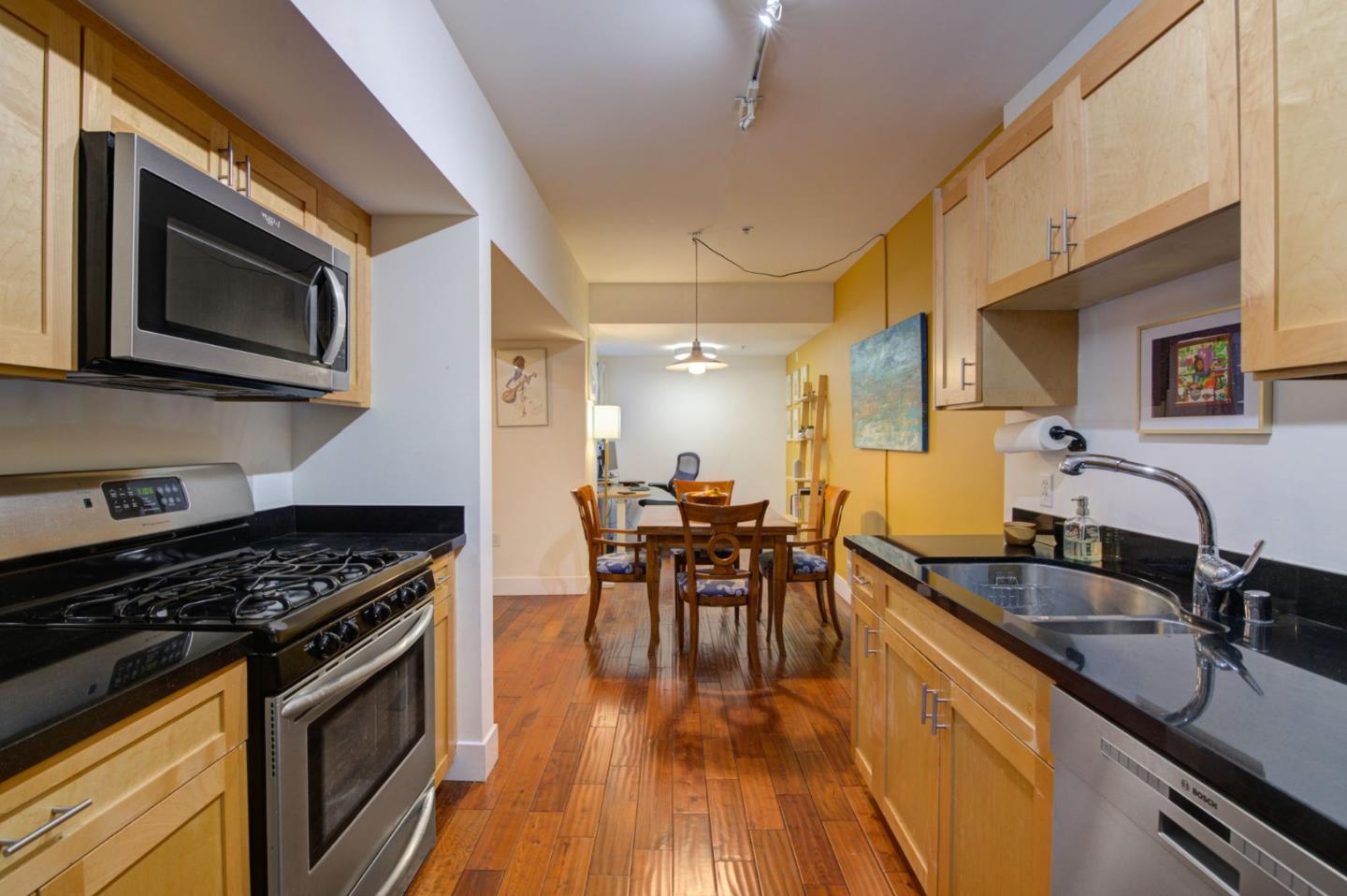 Detail Gallery Image 5 of 15 For 1755 Broadway #23,  Oakland,  CA 94612 - 1 Beds | 1 Baths