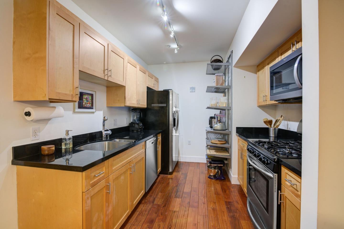 Detail Gallery Image 6 of 15 For 1755 Broadway #23,  Oakland,  CA 94612 - 1 Beds | 1 Baths