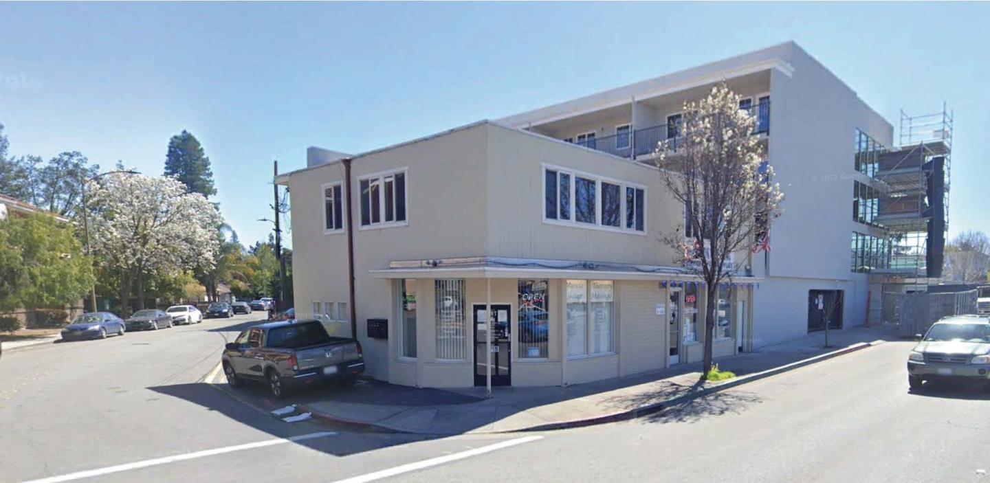 Photo of 507 Woodside Rd in Redwood City, CA